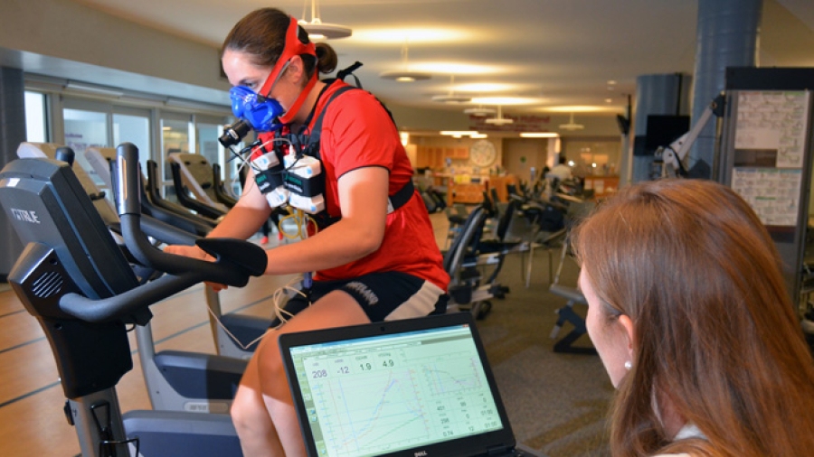 Dr. Jennifer Reed provides feedback to a patient while monitoring data in real-time.