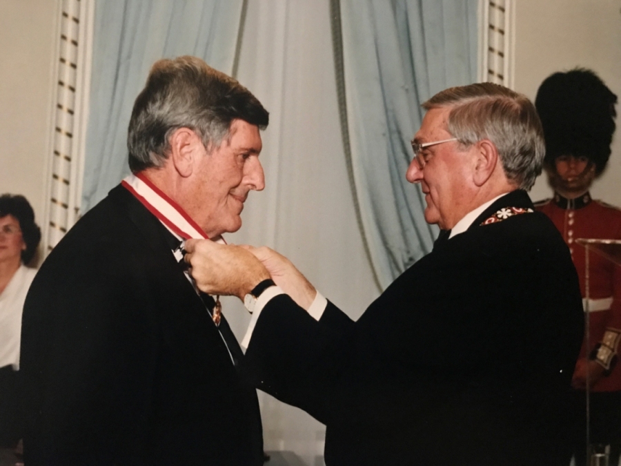 Dr. Earl Wynands