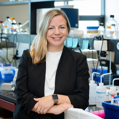 Katey Rayner, Ph.D., directrice scientifique et vice-présidente à la recherche à l’Institut de cardiologie d’Ottawa.