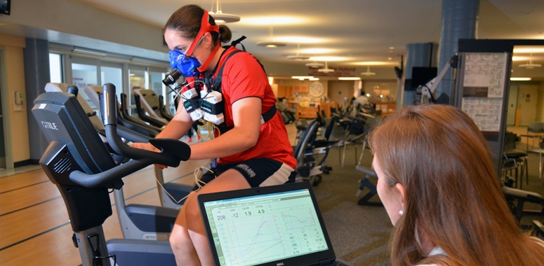 Dr. Jennifer Reed provides feedback to a patient while monitoring data in real-time.