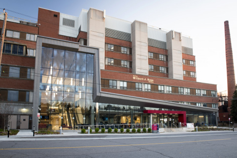 L’Institut de cardiologie en 2020. L’atrium nouvellement rénové offre un espace plus vaste et plus accueillant aux patients, à leurs familles et aux visiteurs.
