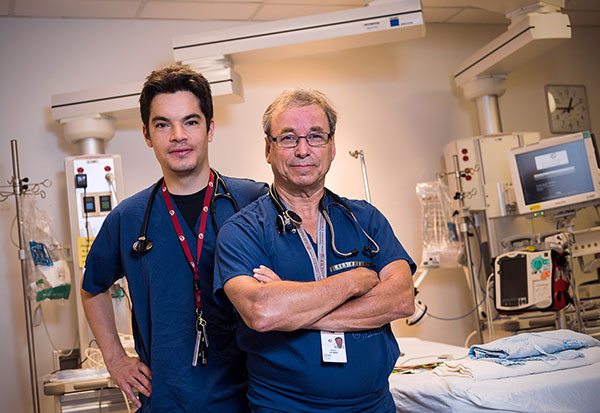 Michel Le May, MD, directeur du Programme régional des arrêts cardiaques (à droite) et résident en cardiologie Juan Russo, MD.
